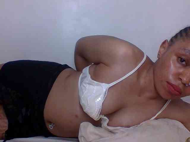 Candy011 webcam