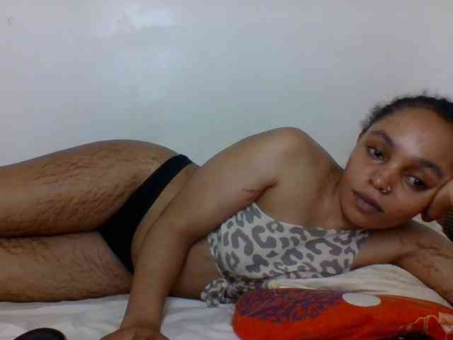 Candy011 webcam