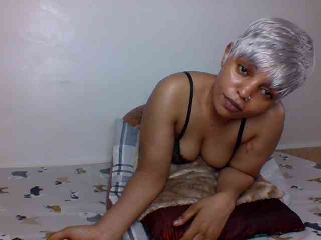 Candy011 webcam