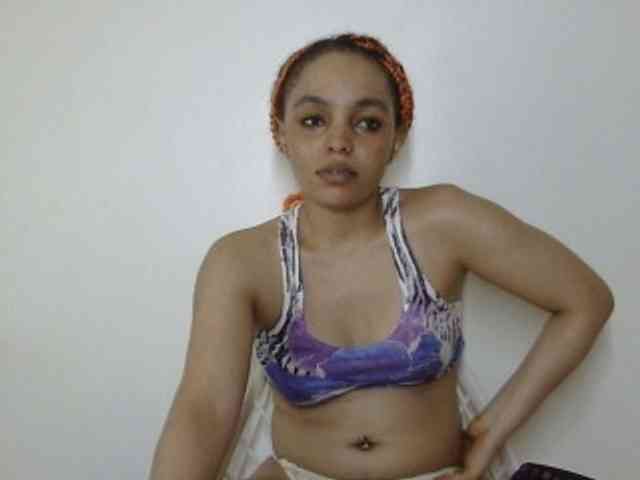 Candy011 webcam