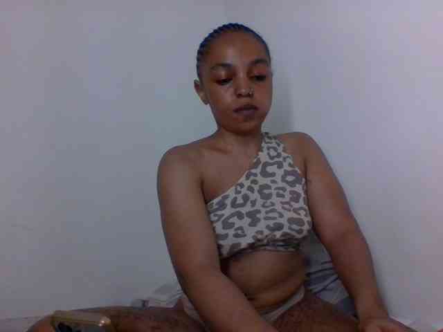 Candy011 webcam