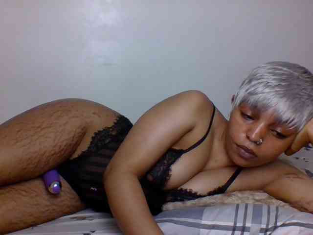 Candy011 webcam