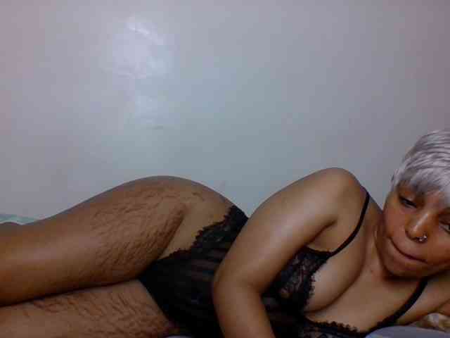 Candy011 webcam