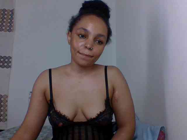 Candy011 webcam