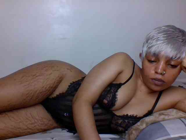 Candy011 webcam