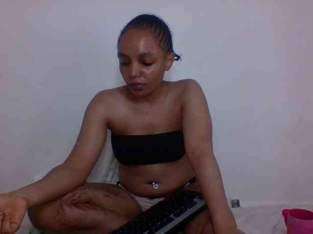 Candy011 webcam