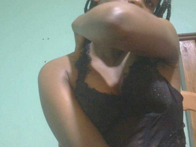 Ebonyflo live cam on BongaCams
