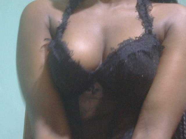 Ebonyflo live cam on BongaCams