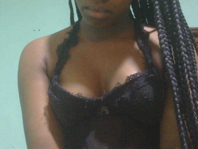 Ebonyflo live cam on BongaCams