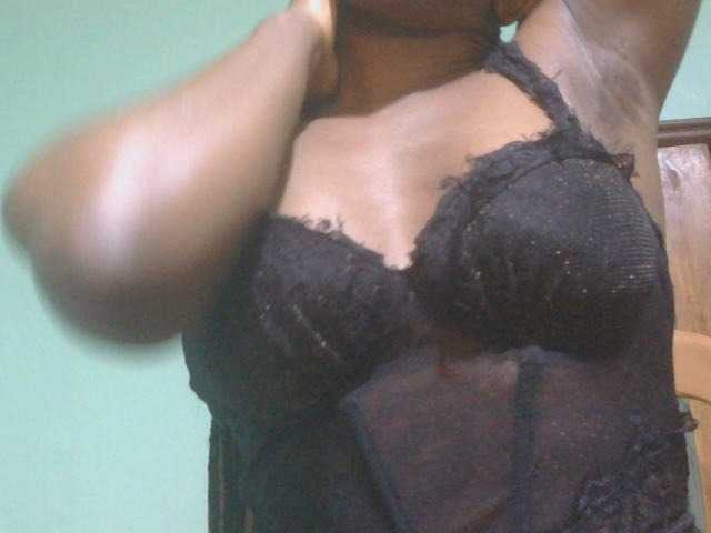 Ebonyflo live cam on BongaCams