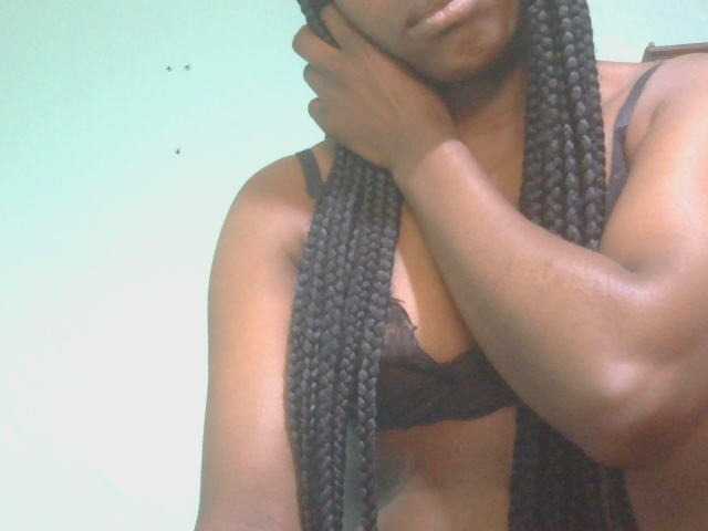 Ebonyflo live cam on BongaCams