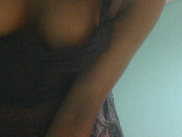 Ebonyflo live cam on BongaCams