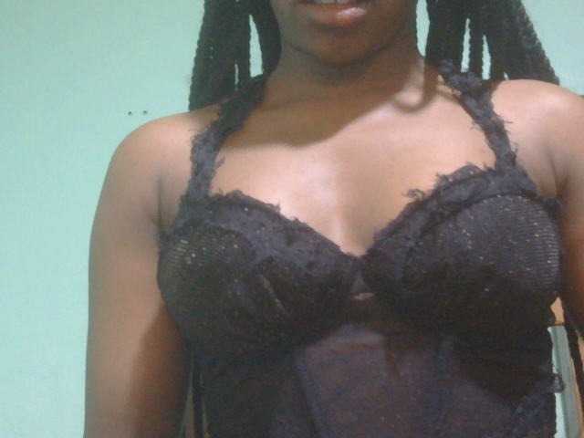 Ebonyflo live cam on BongaCams