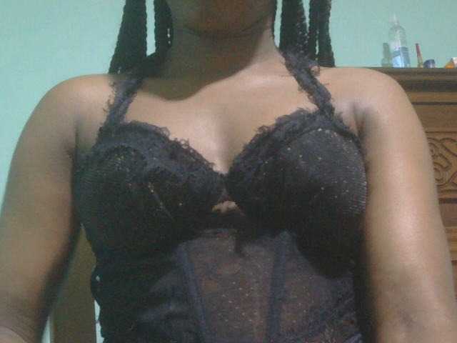 Ebonyflo live cam on BongaCams