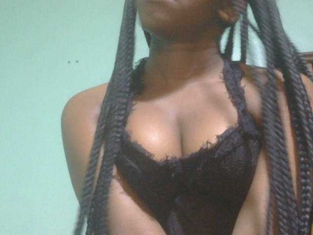 Ebonyflo live cam on BongaCams