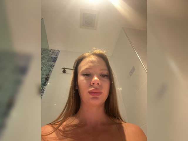 Linnea-67 live webcam show