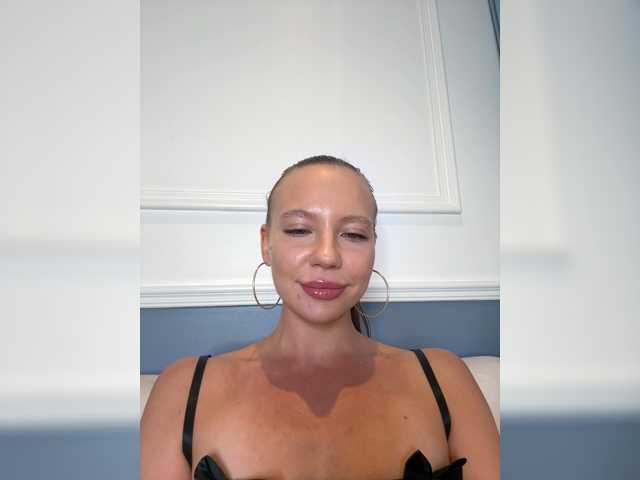 Linnea-67 live cam