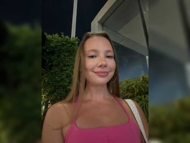 Linnea-67's BongaCams show and profile