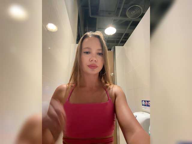 Linnea-67's BongaCams show and profile