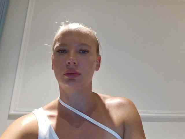 Linnea-67 webcam