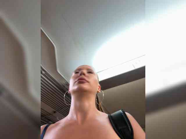 Linnea-67 webcam