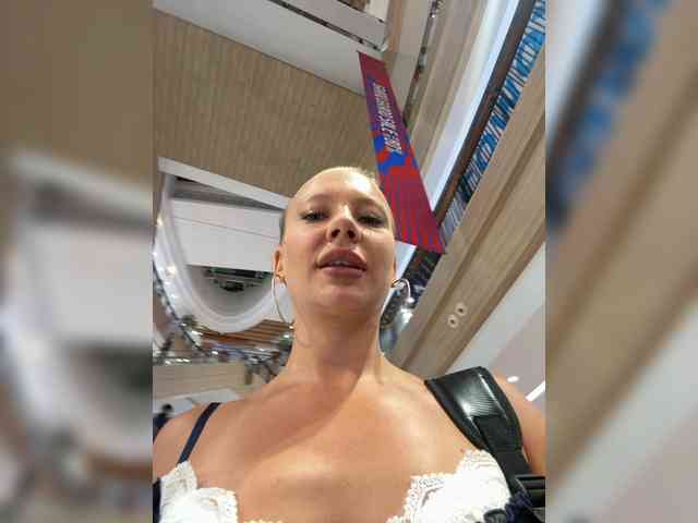 Linnea-67 webcam