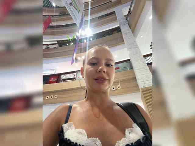 Linnea-67 webcam