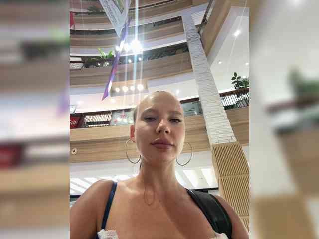 Linnea-67 webcam