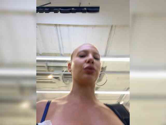 Linnea-67 webcam