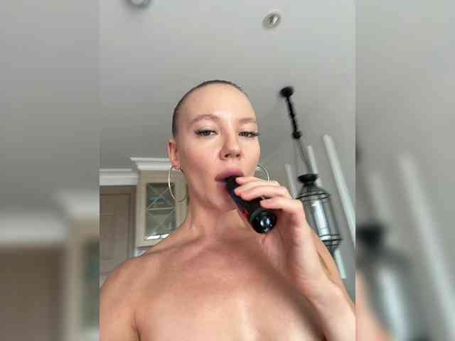 Linnea-67 webcam