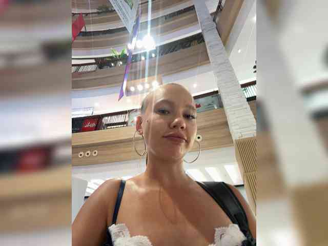 Linnea-67 webcam