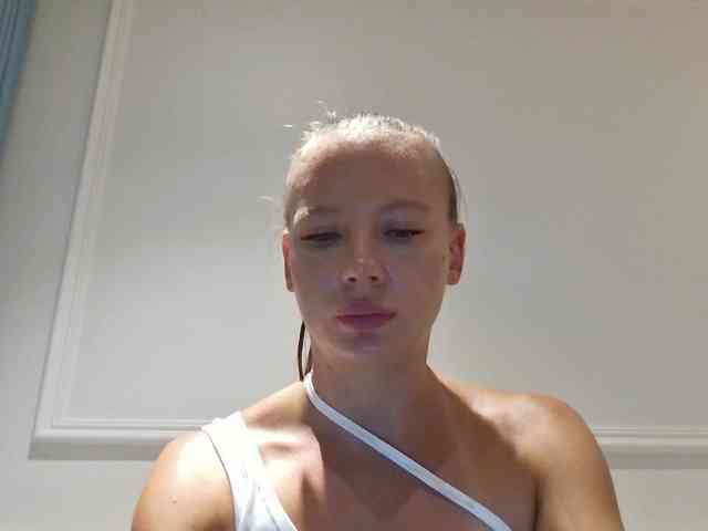 Linnea-67 webcam
