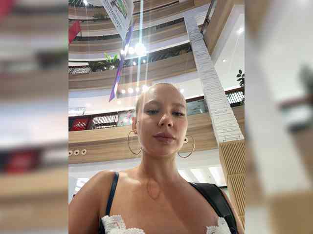 Linnea-67 webcam