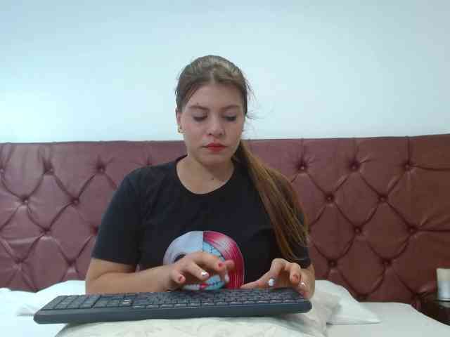 LuciaEvansC webcam
