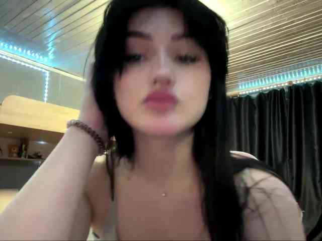 TressaKeliipio webcam