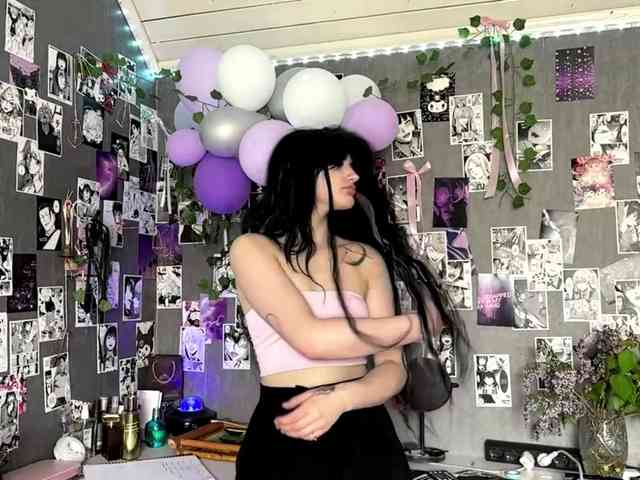 TressaKeliipio webcam