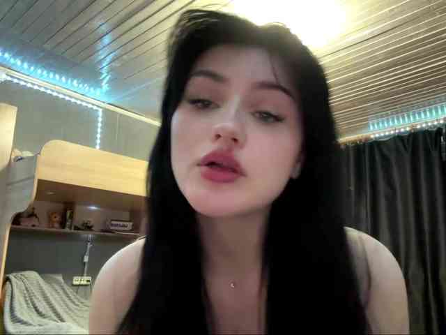 TressaKeliipio webcam