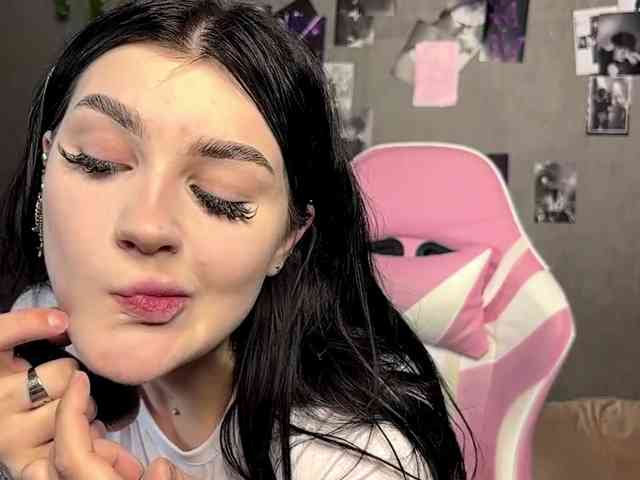 TressaKeliipio webcam
