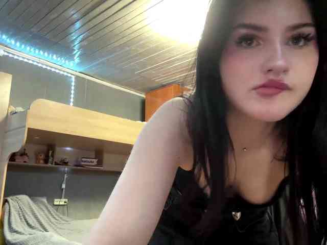 TressaKeliipio webcam