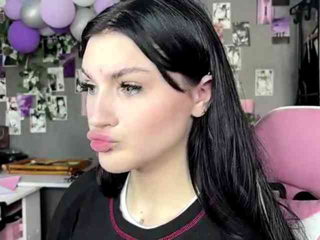 TressaKeliipio webcam