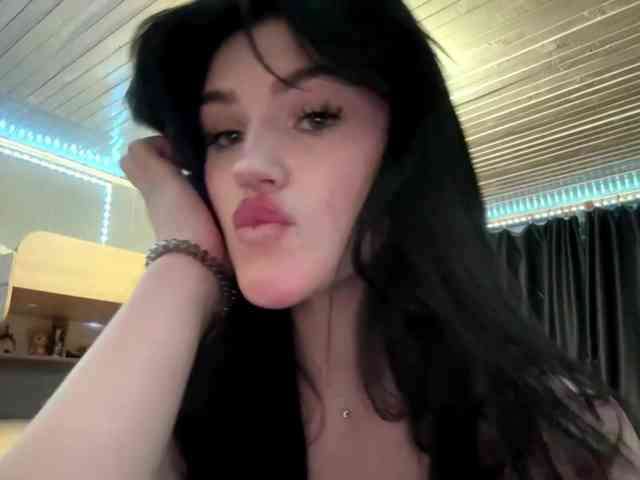 TressaKeliipio webcam