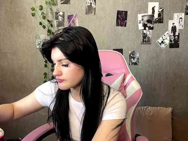 TressaKeliipio webcam