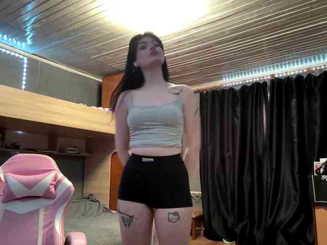 TressaKeliipio webcam