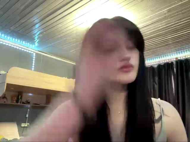 TressaKeliipio webcam