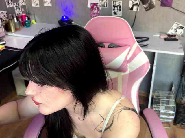 TressaKeliipio webcam