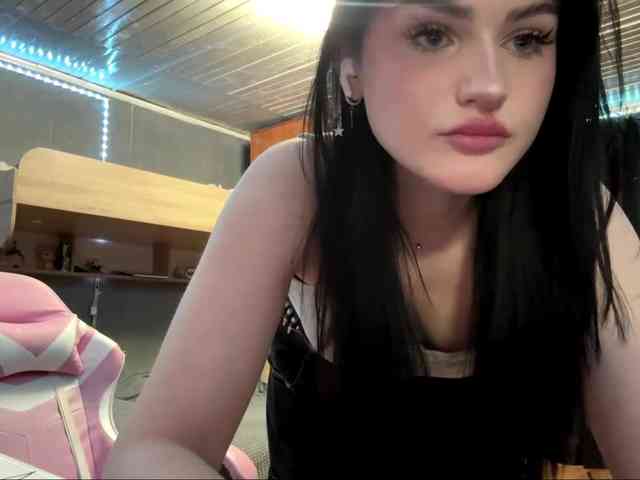 TressaKeliipio webcam