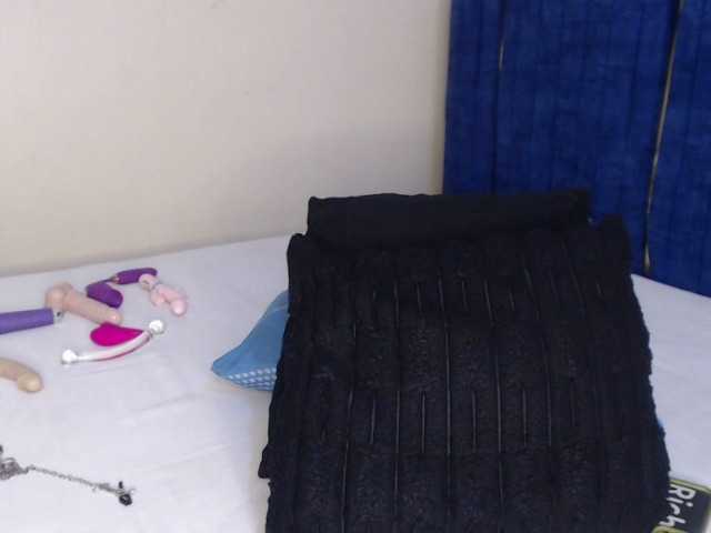 le modèle SinfullAngle est en webcam porno dans un show sur le site bongacams, il possède les tags suivants: Ebony,Redhead,Shaved