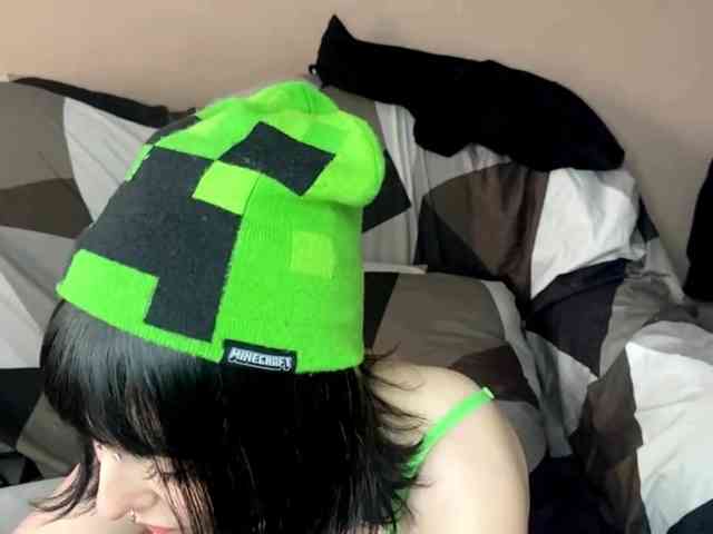 virusDoll webcam