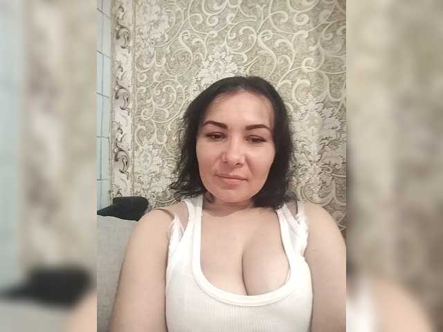 Melaniya2410 live cam