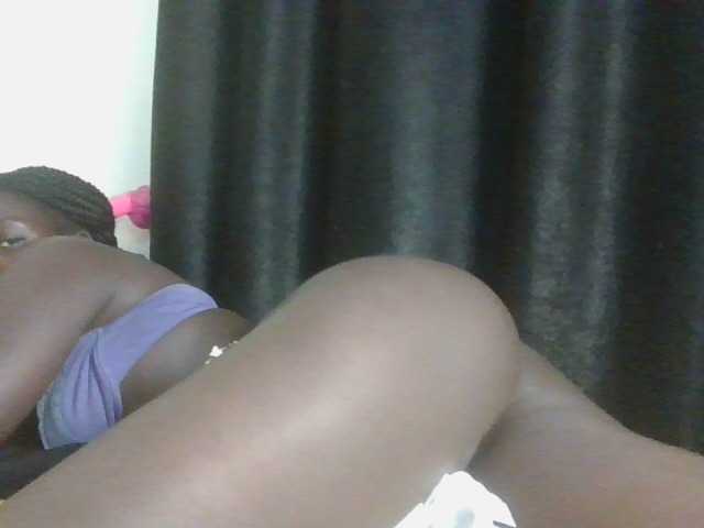 le modèle Ebonymaya25 est en webcam porno dans un show sur le site bongacams, il possède les tags suivants: Ebony,Brunette,Hairy